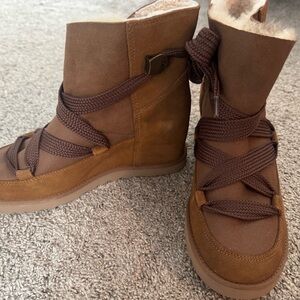 UGG Brown Winter Boots with Shearling Lining